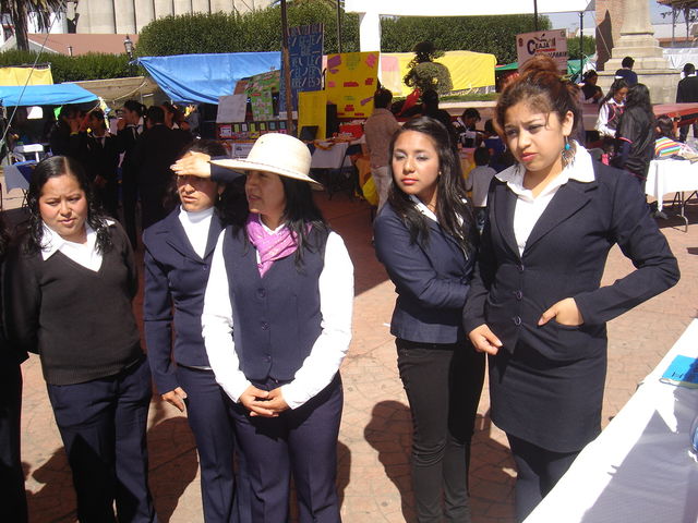 alumnas, de izq a derecha, Paola, Guadalupe y Cecilia Roldán, Mitzi y Abigaíl