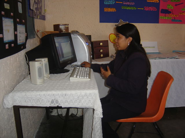 Aquí tenemos la mejor secretaria del Mundo: Doña Ale.