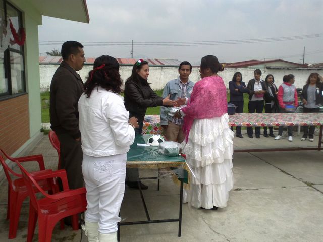 Recibiendo en Tercer Lugar. Alumna María del Carmen de Secretaria Ejecutiva I