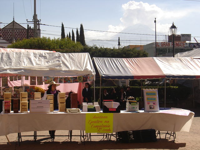 Expo2013 con el fondo del Popocatépetl