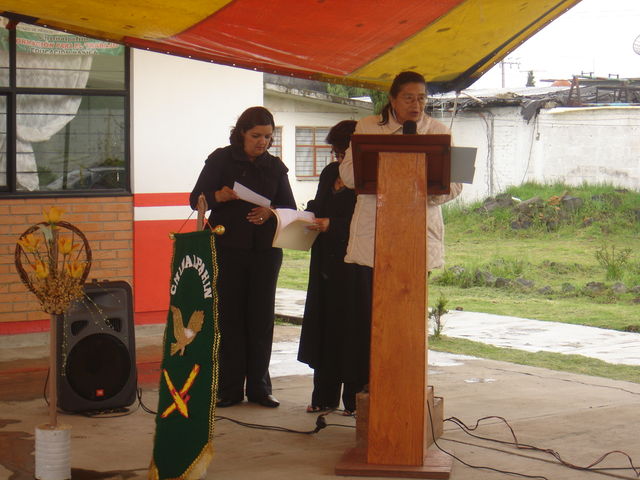 La Directora haciendo la Clausura del Ciclo Escolar 2011-2012